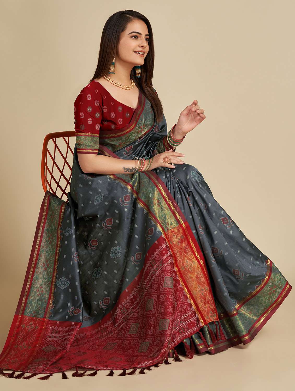 women self design patola saree with blouse - 22187909 -  Standard Image - 2