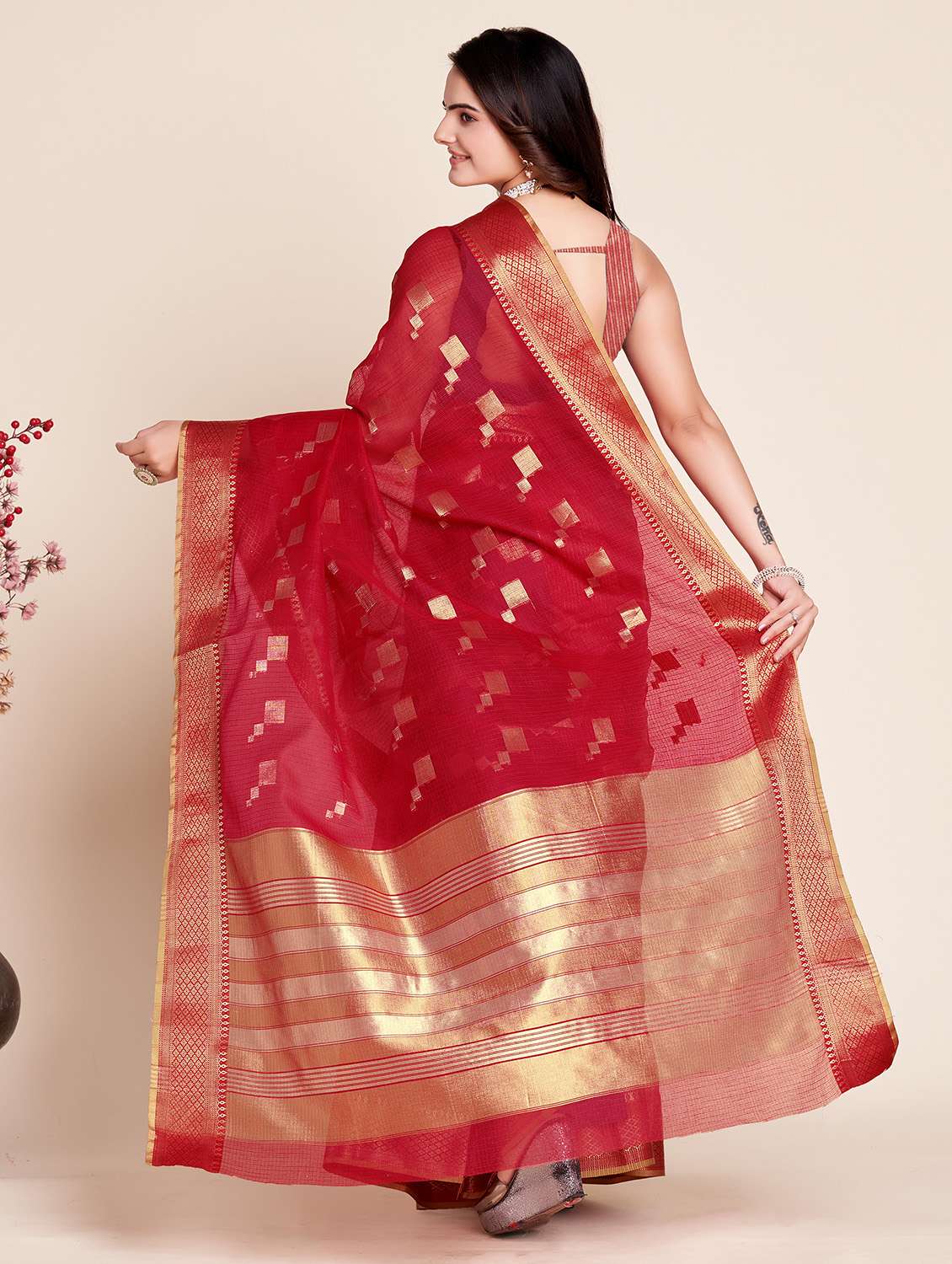 women self design bordered saree with blouse - 22187917 -  Standard Image - 2