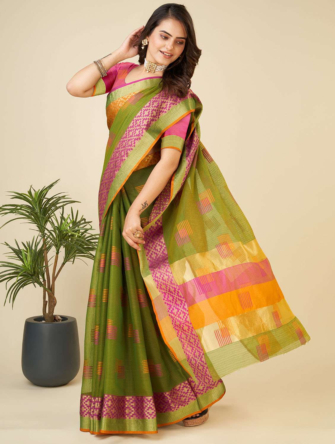 women self design bordered saree with blouse - 22187918 -  Standard Image - 2