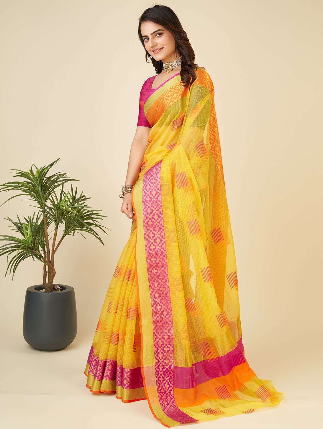 women self design bordered saree with blouse - 22187921 -  Standard Image - 2