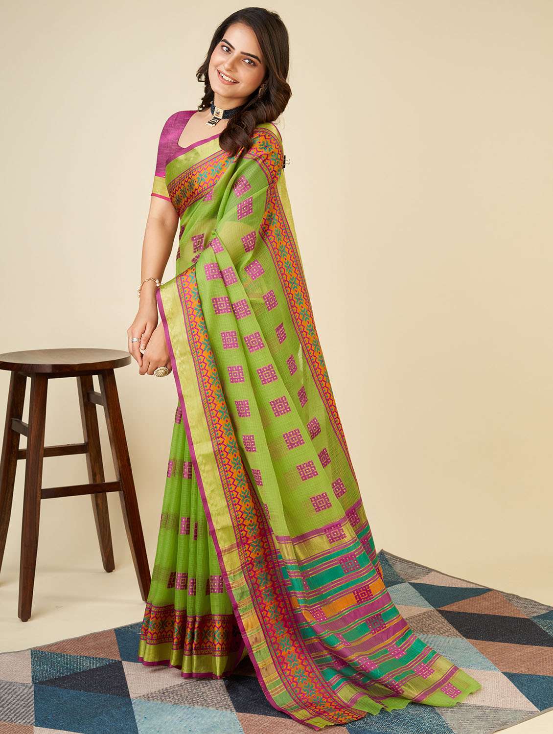 women self design bordered saree with blouse - 22187925 -  Standard Image - 2