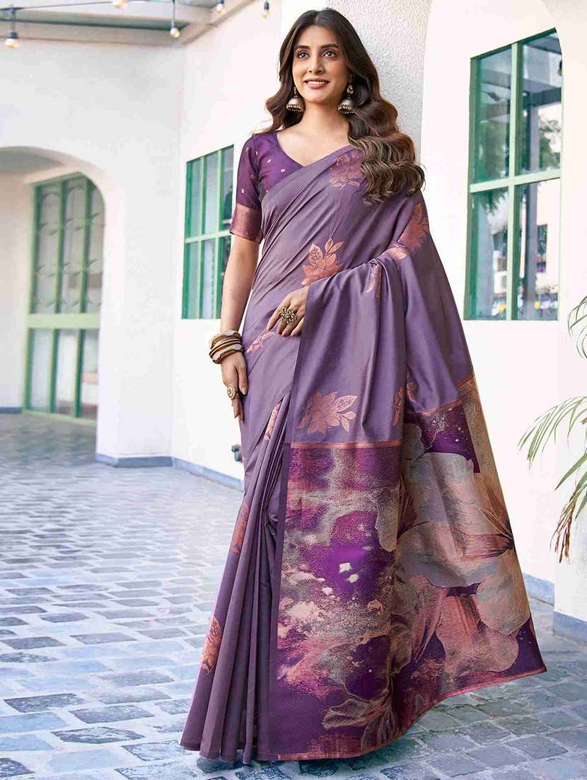 women self design banarasi saree with blouse