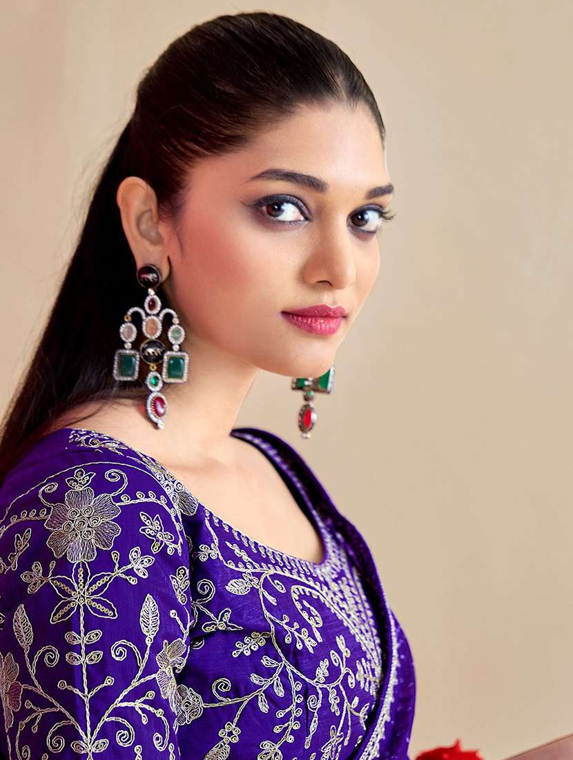 women bandhani printed saree with blouse - 22217980 -  Standard Image - 2