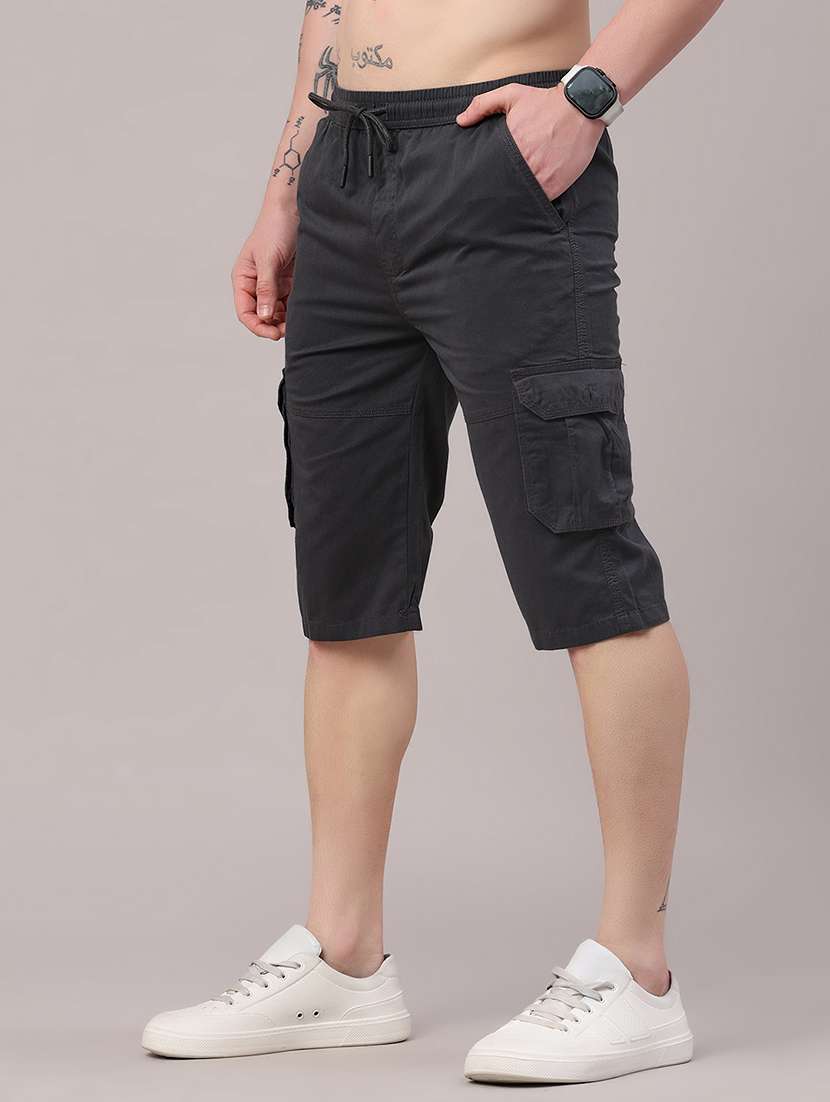 men solid mid rise three fourth cargo shorts - 22218190 -  Standard Image - 2