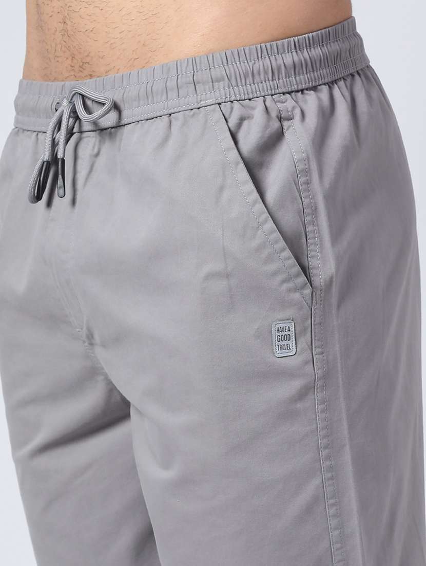 men solid mid rise regular fit shorts - 22219692 -  Standard Image - 2