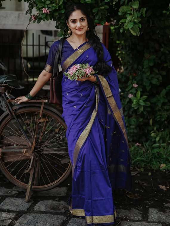 women self design bordered saree with blouse - 22226499 -  Standard Image - 2