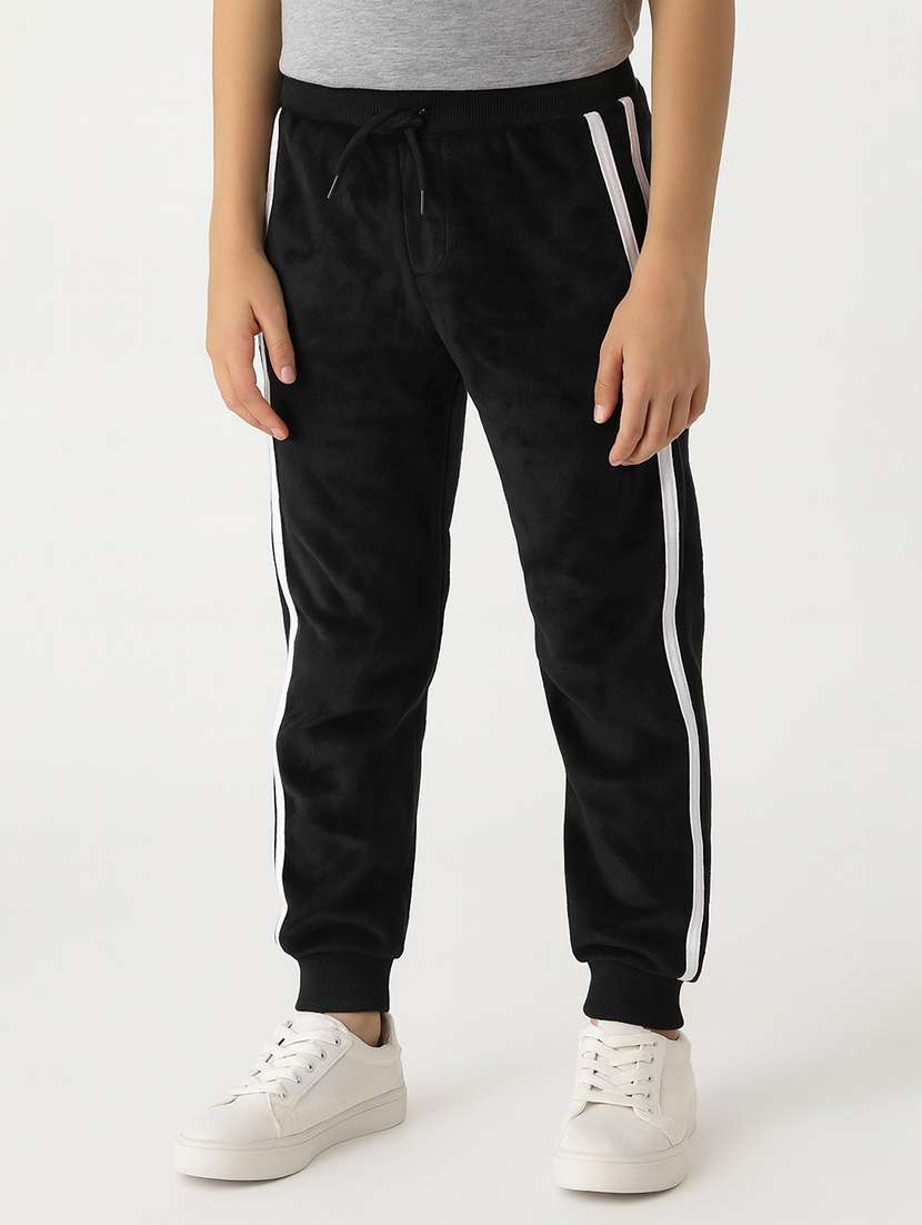 boys solid mid rise jogger
