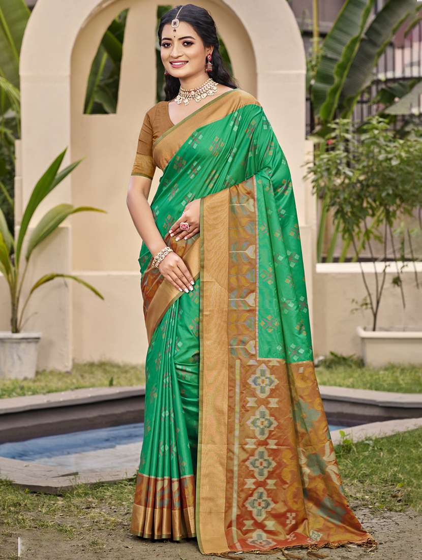 women self design pochampalli saree with blouse