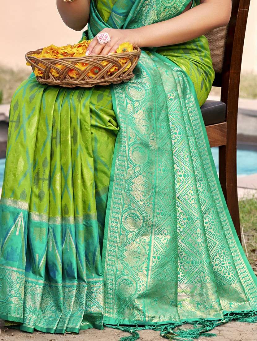 women self design pochampalli saree with blouse - 22227016 -  Standard Image - 2
