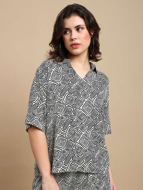 women printed short sleeve relaxed fit top - 22227477 -  Standard Image - 0