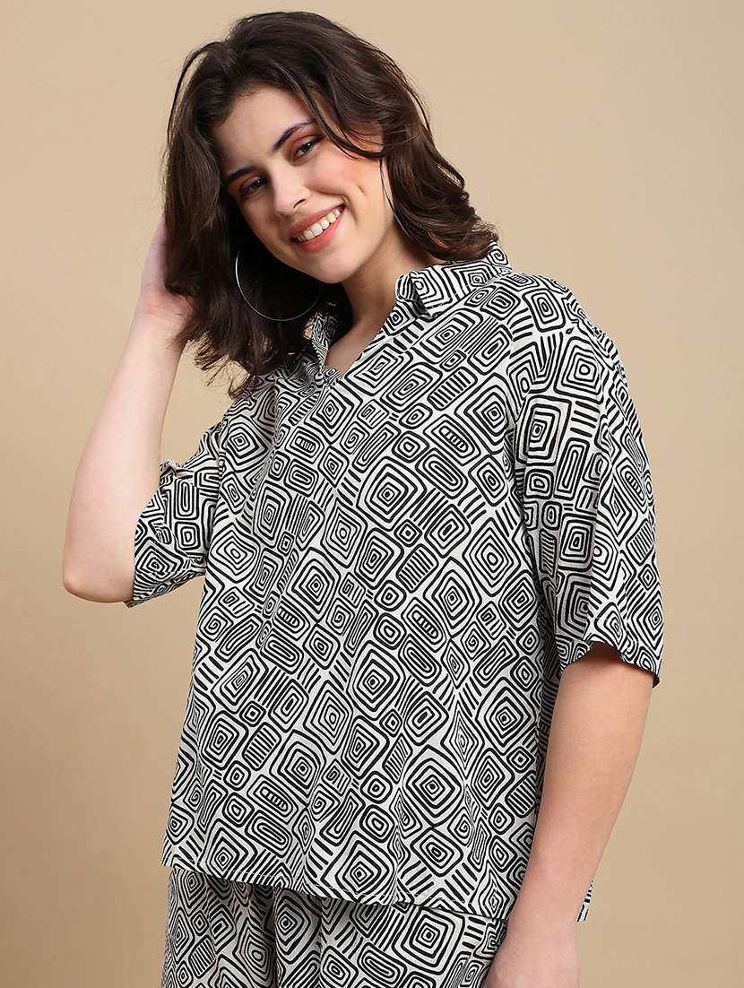 women printed short sleeve relaxed fit top - 22227477 -  Standard Image - 2