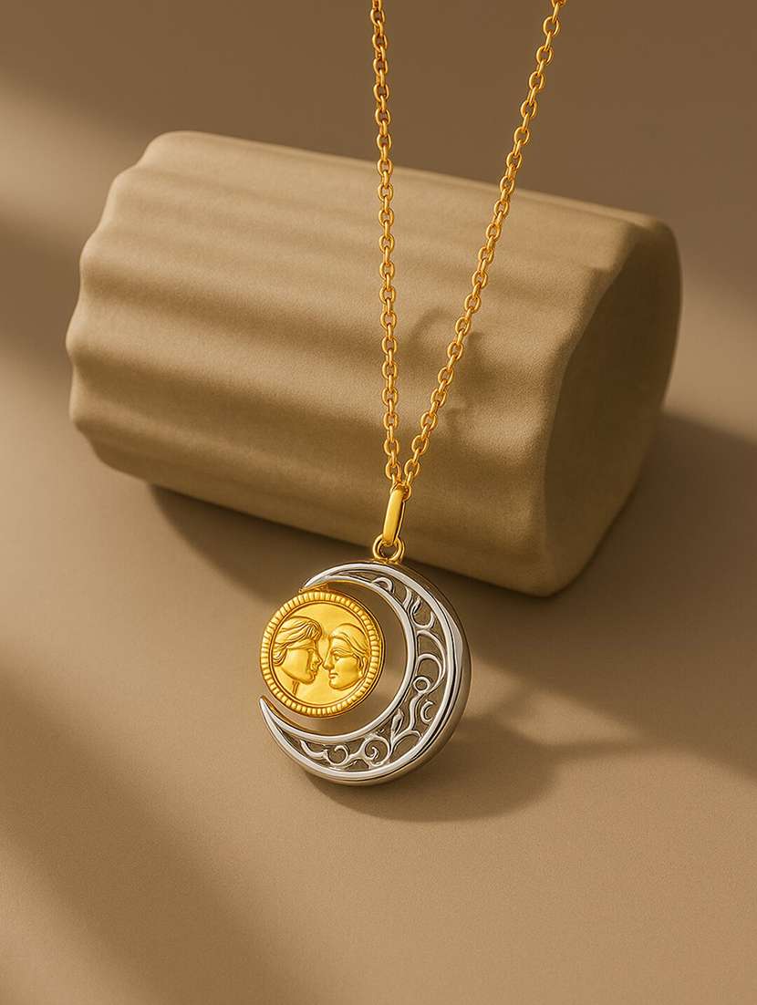 women circular pendants with chains - 22227667 -  Standard Image - 2