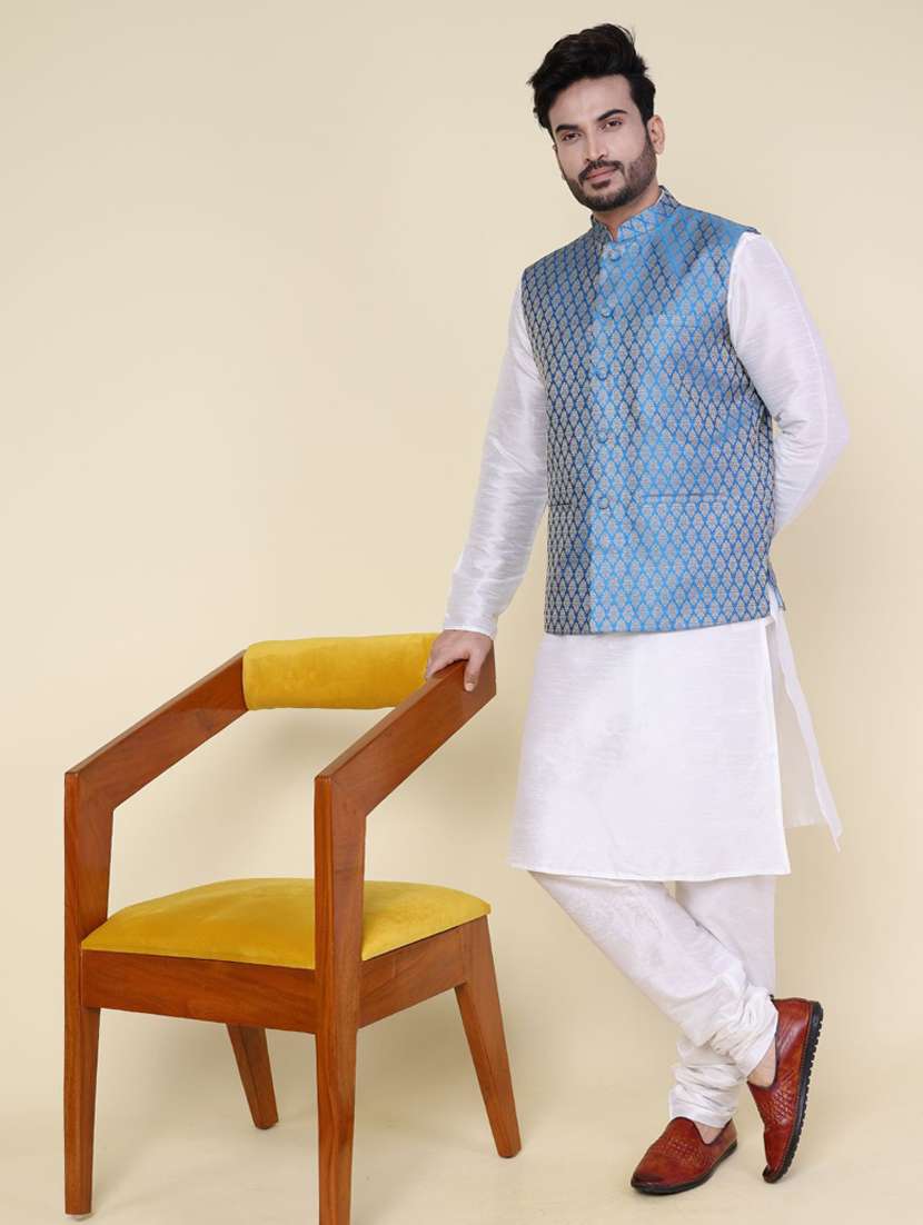men solid mandarin neck kurta pyjama with jacket ethnic wear set