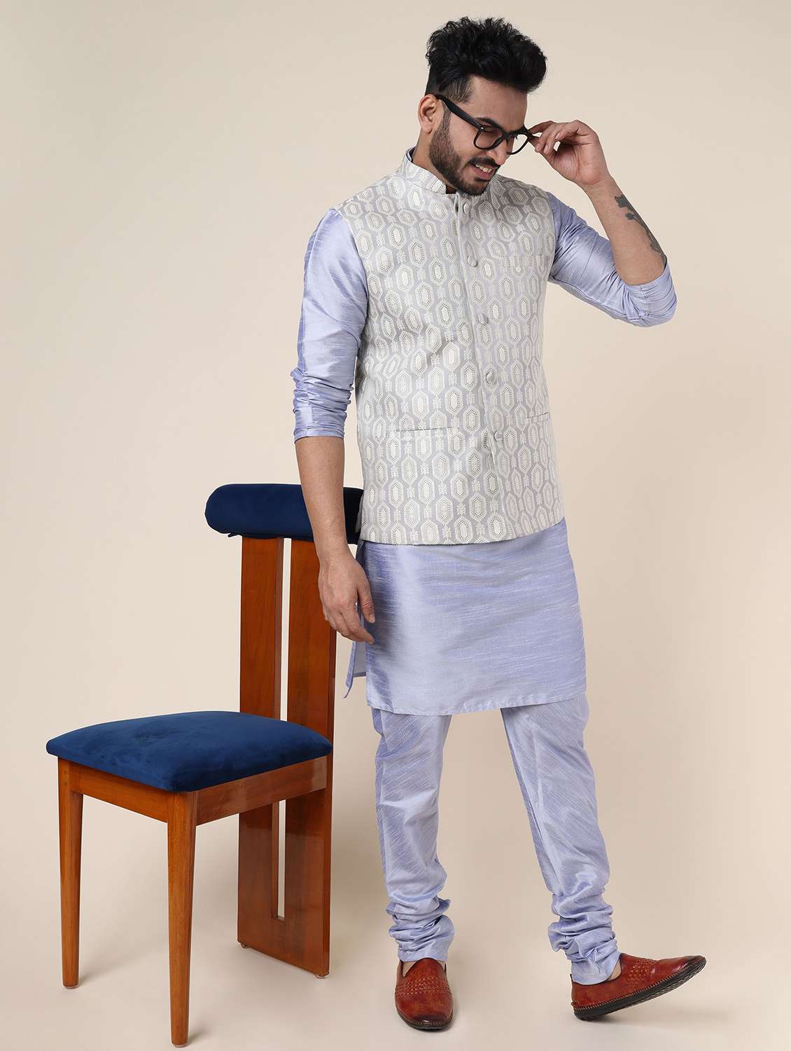 men solid mandarin neck kurta pyjama with jacket ethnic wear set