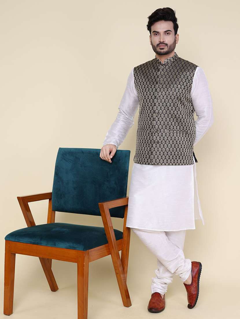 men solid mandarin neck kurta pyjama with jacket ethnic wear set