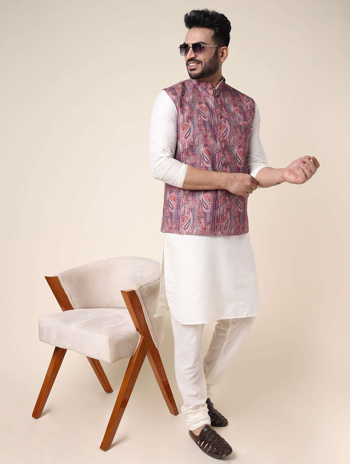 men solid mandarin neck kurta pyjama with jacket ethnic wear set