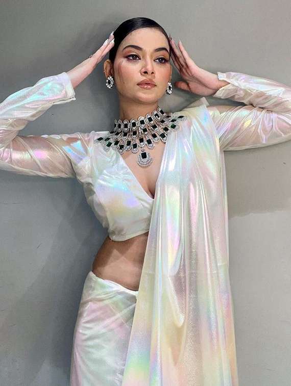 women solid plain saree with blouse - 22228460 -  Standard Image - 2