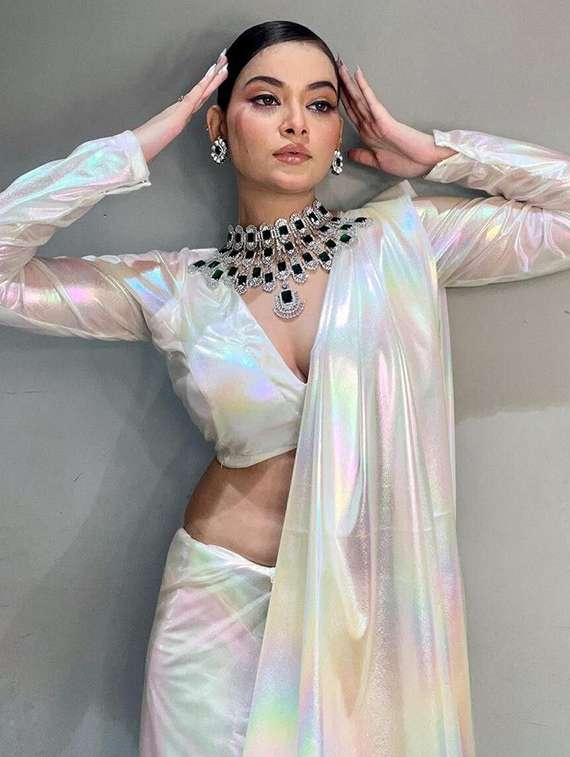 women solid plain saree with blouse - 22228547 -  Standard Image - 2