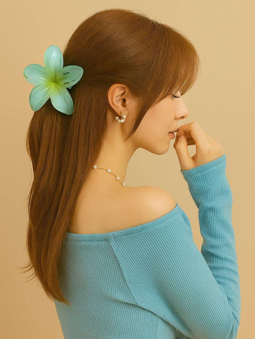 women flower design clutcher