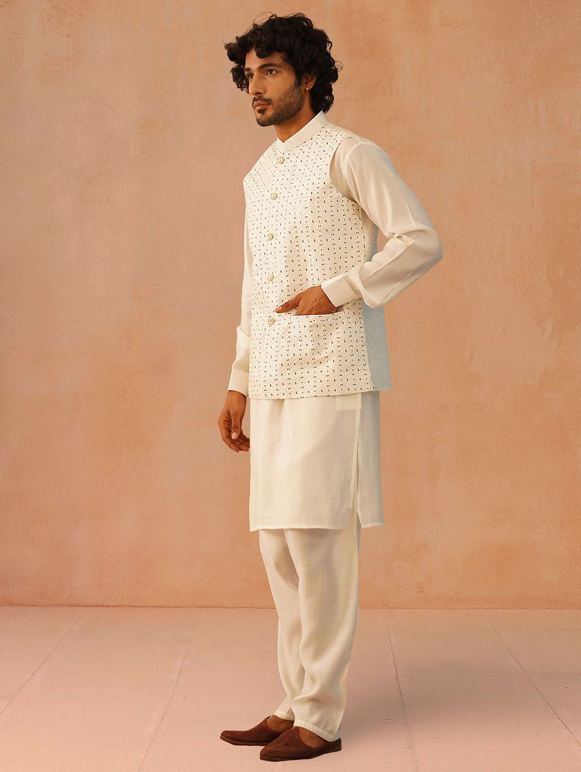 men solid mandarin neck kurta pyjama with jacket ethnic wear set