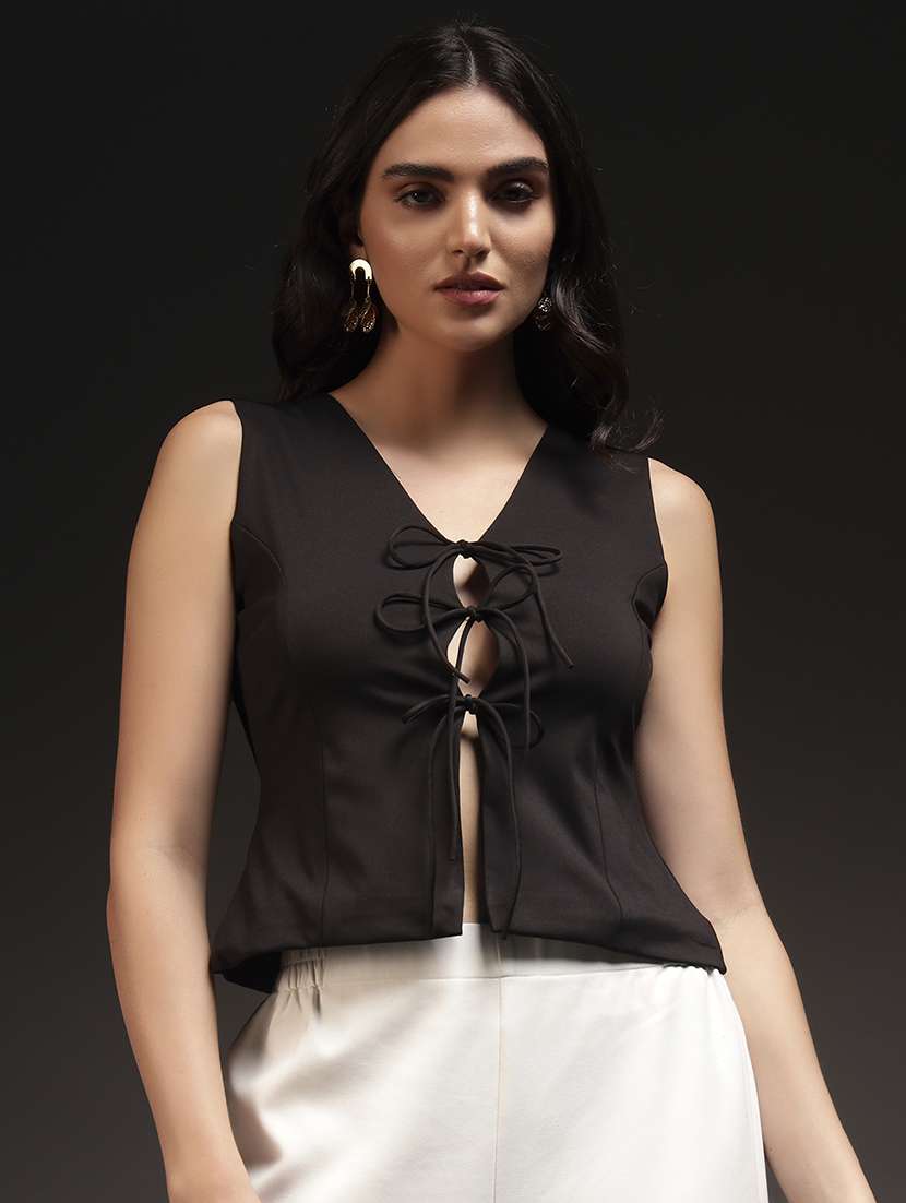 women solid sleeveless regular top