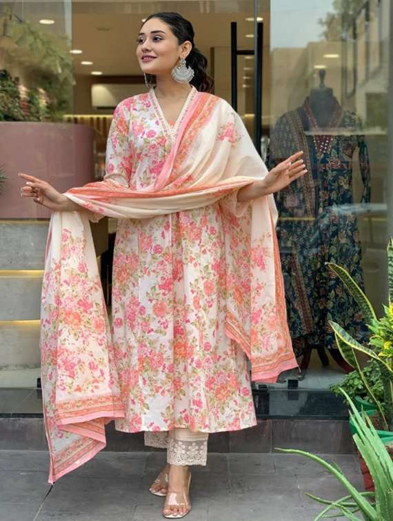 women floral three quarter sleeve kurta pant with dupatta set