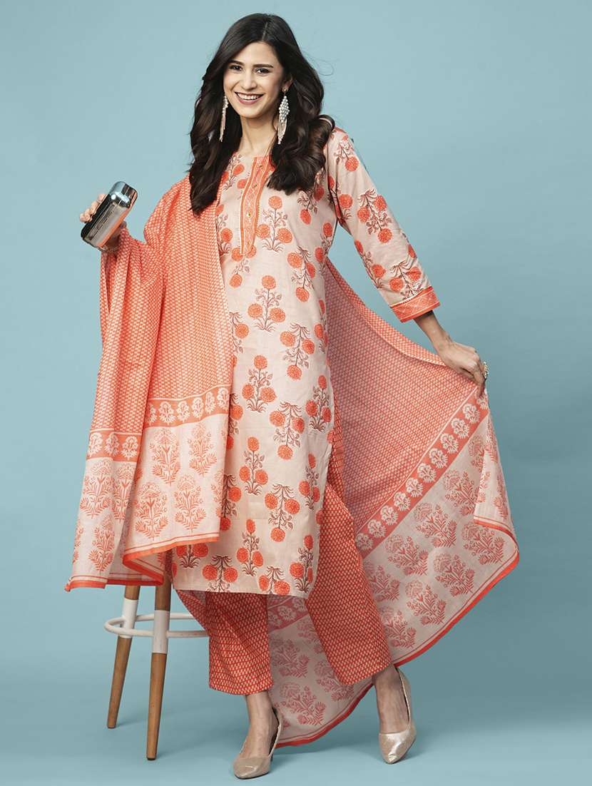 women floral three quarter sleeve kurta pant with dupatta set