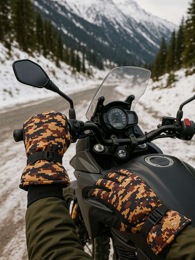 men camouflage printed warm winter gloves - 22239107 -  Standard Image - 2