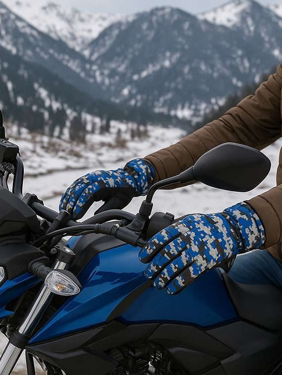 men camouflage printed warm winter gloves - 22239108 -  Standard Image - 2