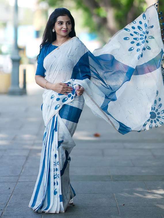 women printed casual wear saree with blouse - 22239241 -  Standard Image - 2