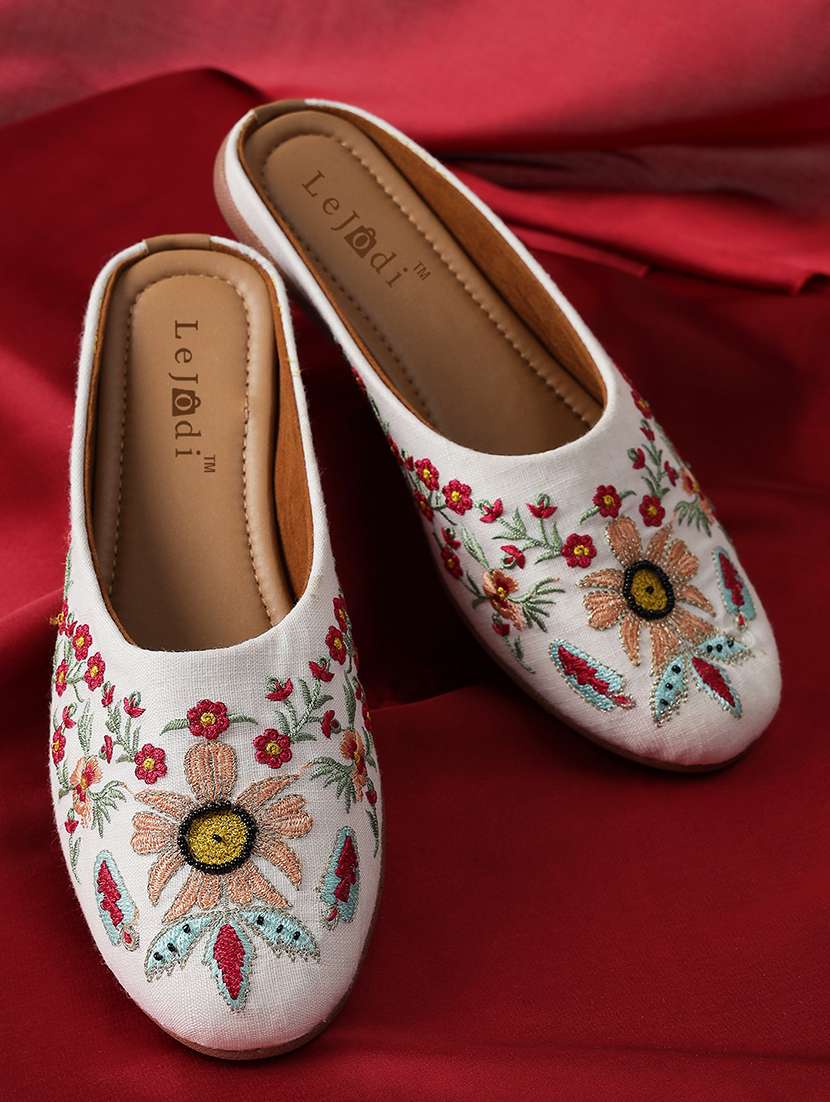 women embroidered slip on mojari