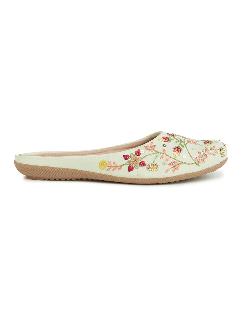 women embroidered slip on mojari - 22239326 -  Standard Image - 2