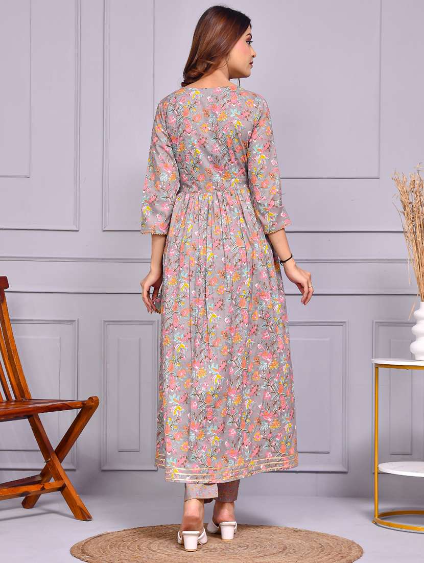 women floral three quarter sleeve kurta pant with dupatta set - 22239801 -  Standard Image - 2