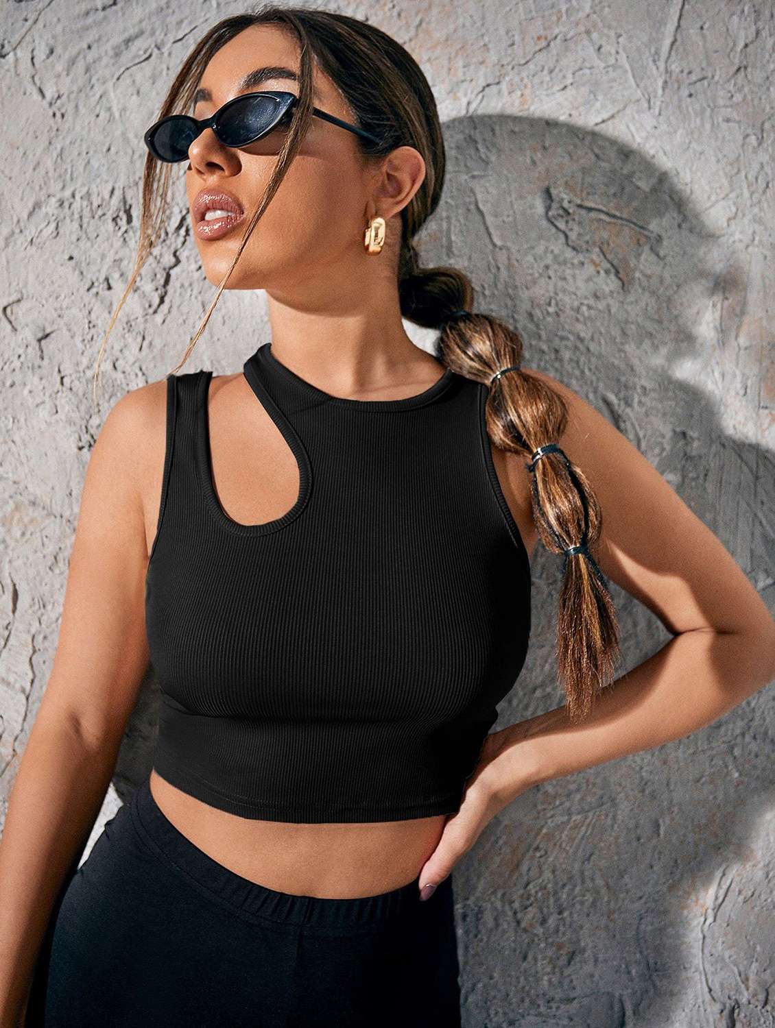 women solid sleeveless crop tank top
