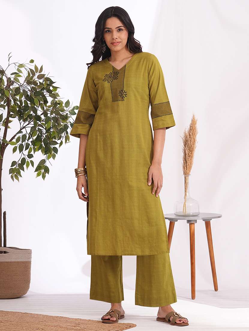 women self design three quarter sleeve straight kurta