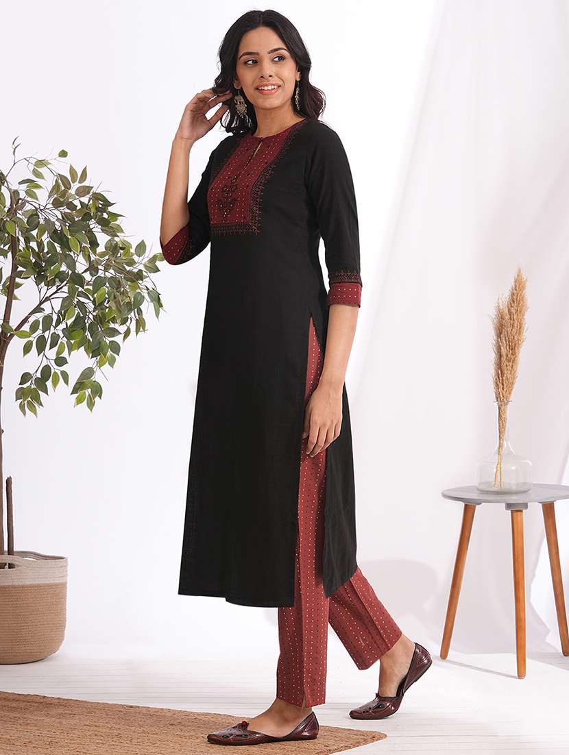 women placement print three quarter sleeve kurta pant set - 22240950 -  Standard Image - 2