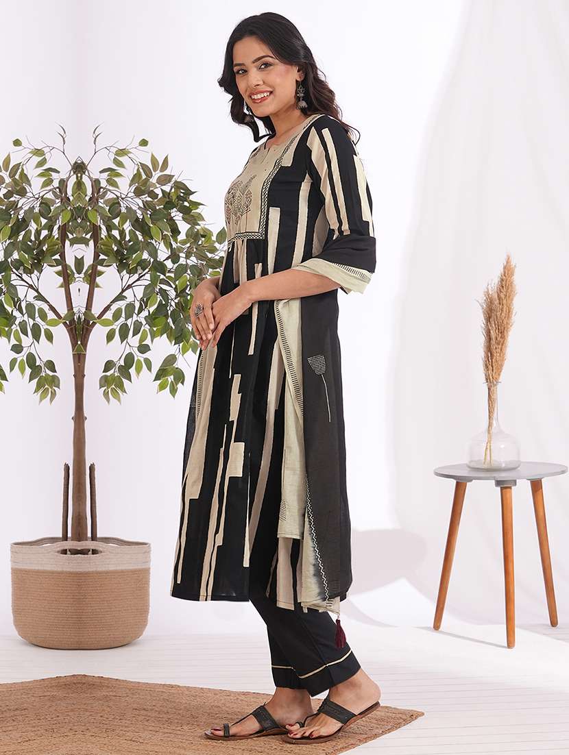 women printed three quarter sleeve kurta pant with dupatta set - 22240956 -  Standard Image - 2