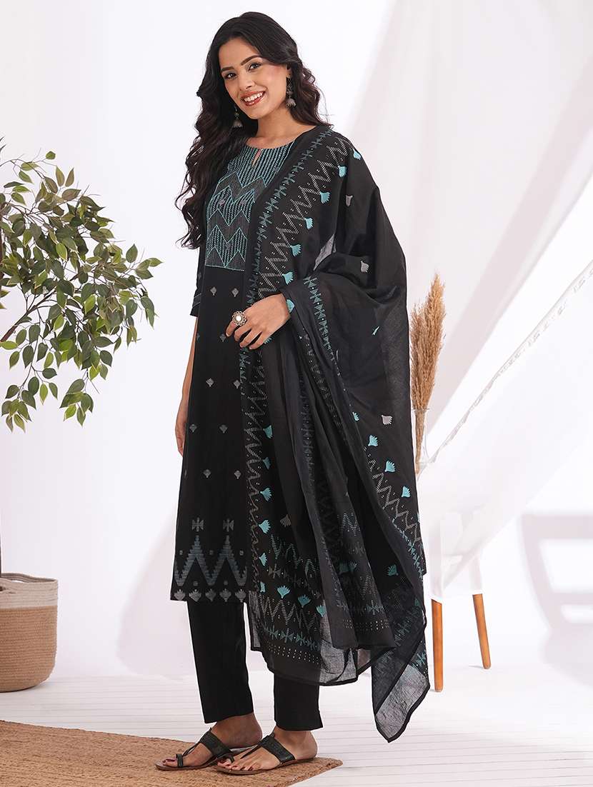 women self design three quarter sleeve kurta pant with dupatta set - 22240960 -  Standard Image - 2