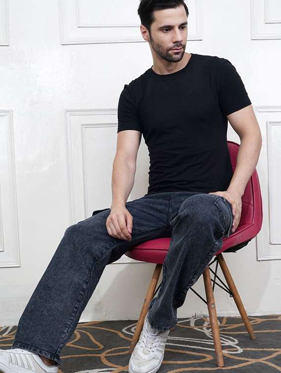 men solid mid rise regular fit cargo - 22241041 -  Standard Image - 2