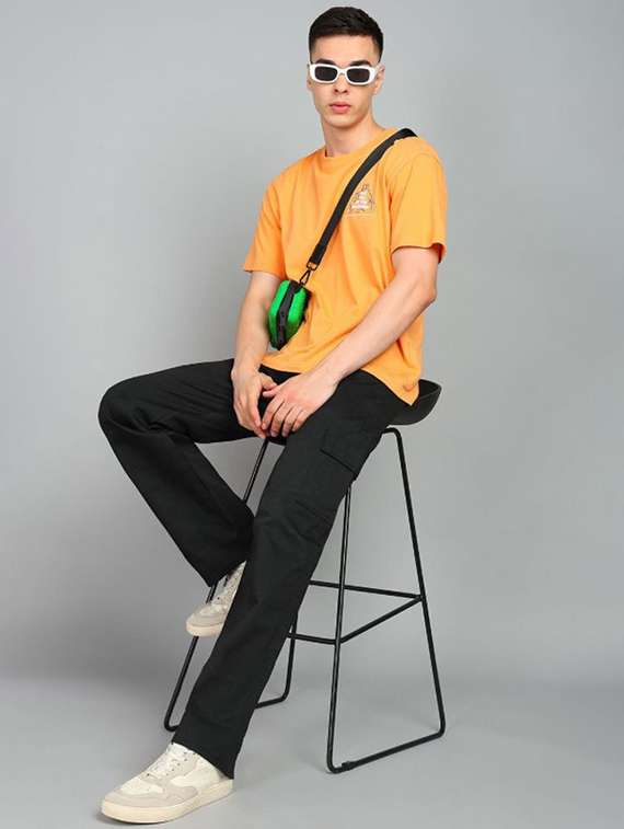 men solid mid rise regular fit cargo - 22241304 -  Standard Image - 2