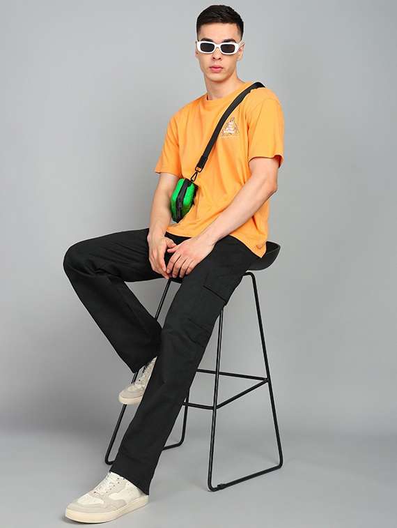 men solid mid rise regular fit cargo - 22241335 -  Standard Image - 2