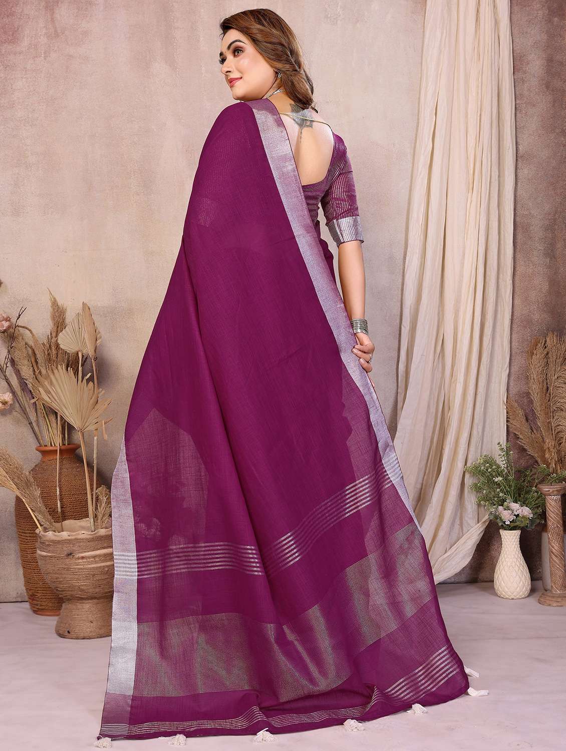 women solid with bordered saree with blouse - 22241802 -  Standard Image - 2