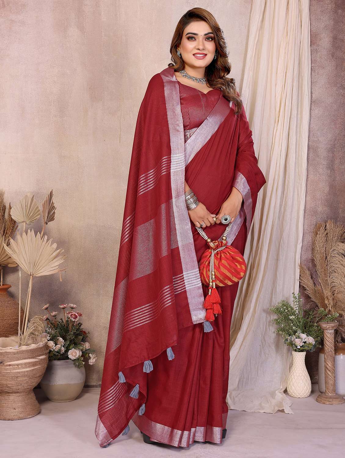 women solid with bordered saree with blouse