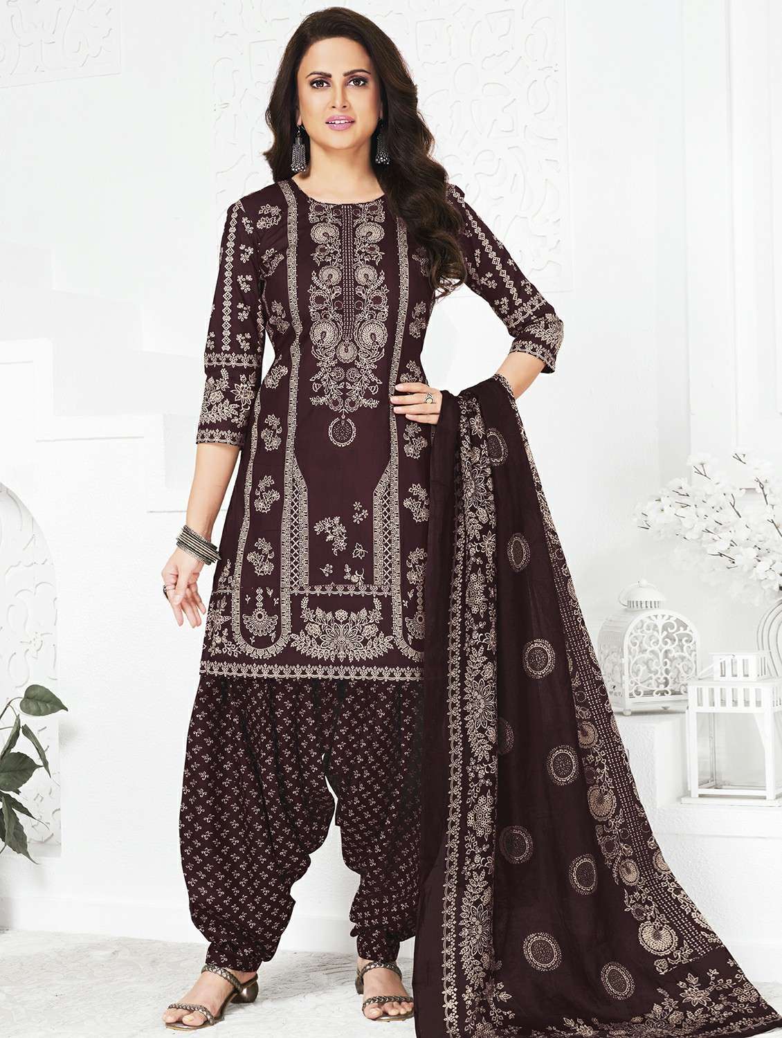 women printed three quarter sleeve kurta patiala with dupatta set