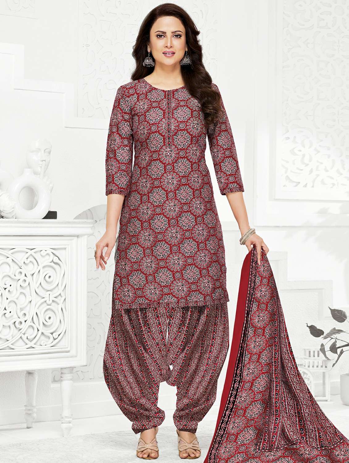 women printed three quarter sleeve kurta patiala with dupatta set
