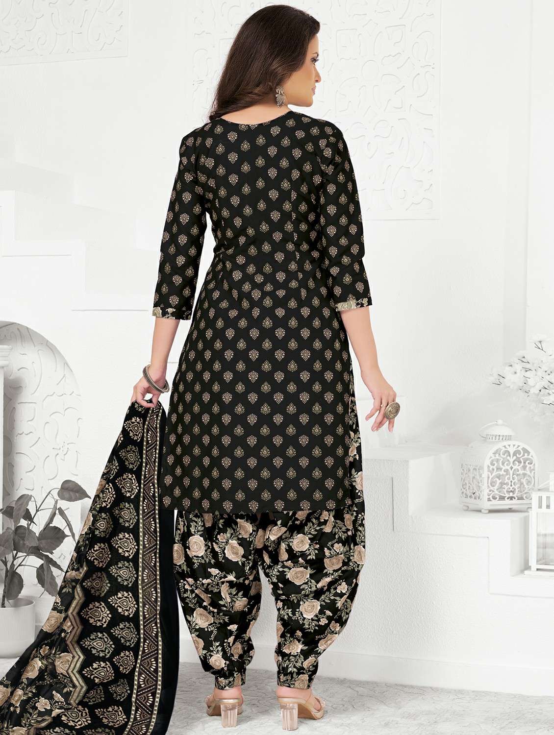women printed three quarter sleeve kurta patiala with dupatta set - 22241995 -  Standard Image - 2