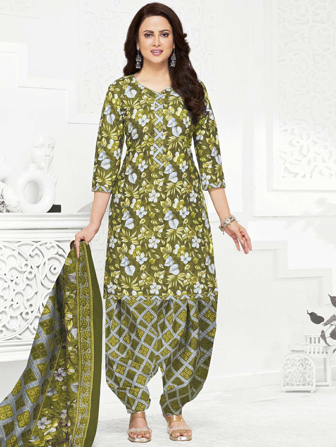 women floral three quarter sleeve kurta patiala with dupatta set