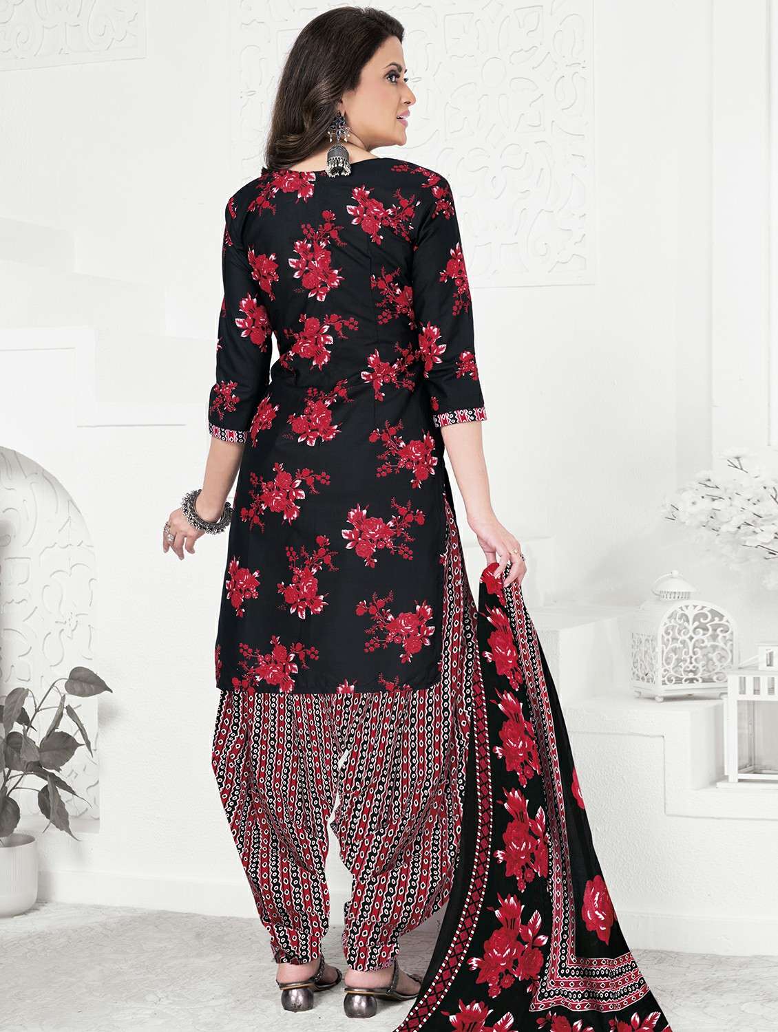 women floral three quarter sleeve kurta patiala with dupatta set - 22242005 -  Standard Image - 2