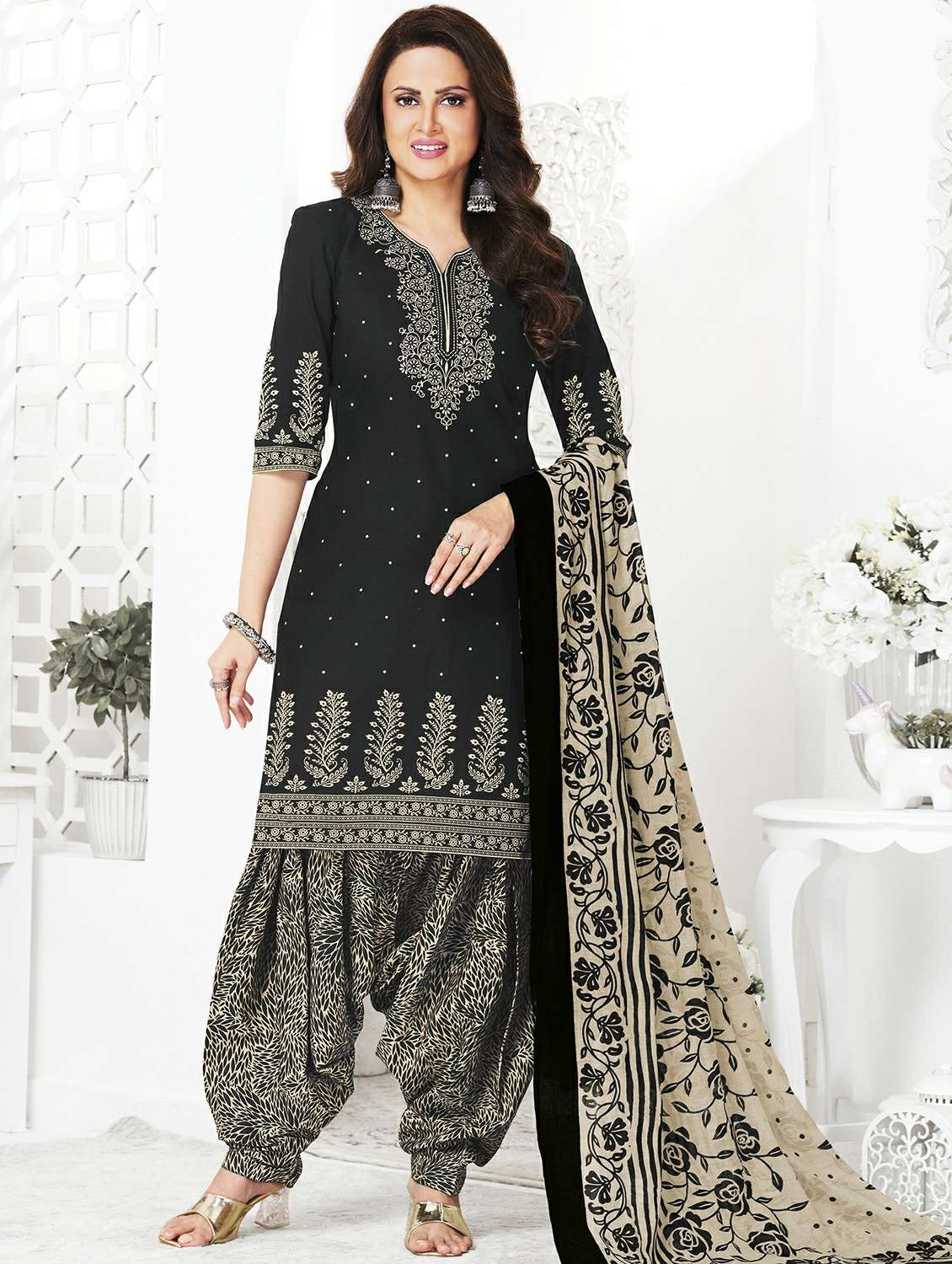 women printed three quarter sleeve kurta patiala with dupatta set
