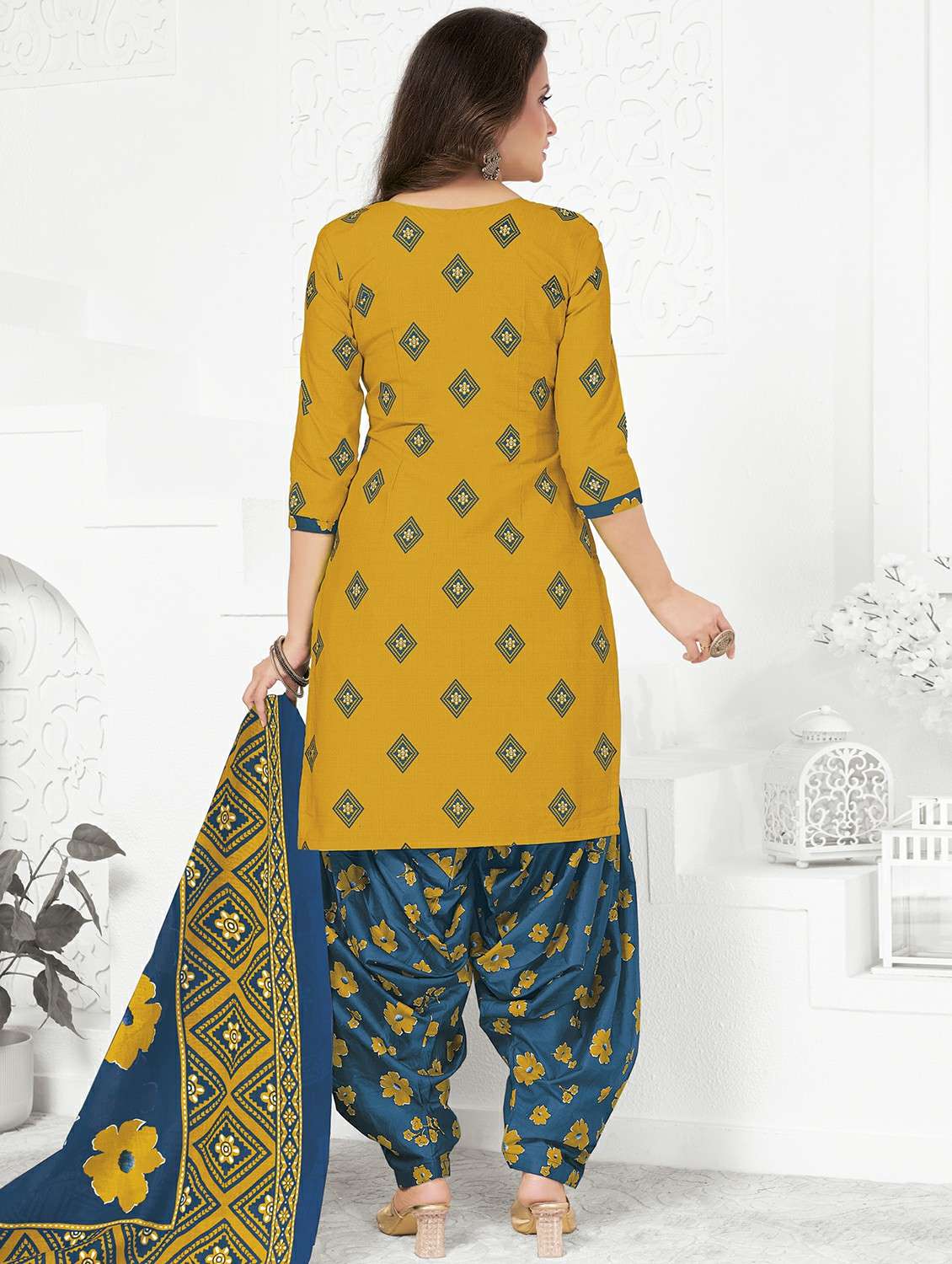 women printed three quarter sleeve kurta patiala with dupatta set - 22242011 -  Standard Image - 2
